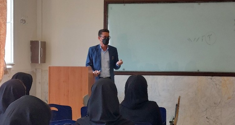 معلم خوب باید چگونه باشد و ویژگی های یک معلم خوب و نمونه