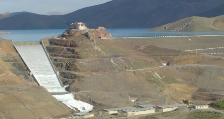 سد‌های کبوترلانه کنگاور و قشلاق صحنه در آستانه آبگیری