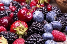 گنجاندن انواع توت در رژیم غذایی روند پارکینسون را کُند می نماید