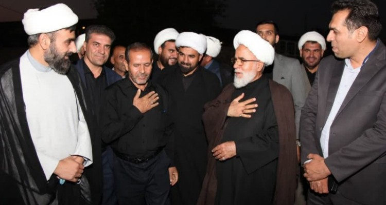 حضور نماینده ولی‌فقیه در کرمانشاه در مراسم عزاداری اباعبدالله الحسین (ع) در روستای «علی گرزان سفلی» صحنه