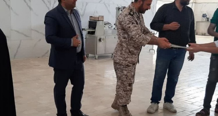 تجلیل از کارگران زن سرپرست خانوار شهرستان صحنه انجام شد