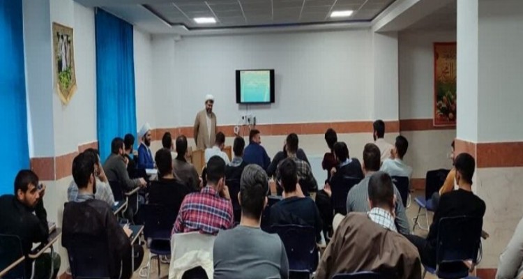 دوره یکروزه آموزش تبلیغ و کار با نوجوانان در شهرستان صحنه برگزار شد