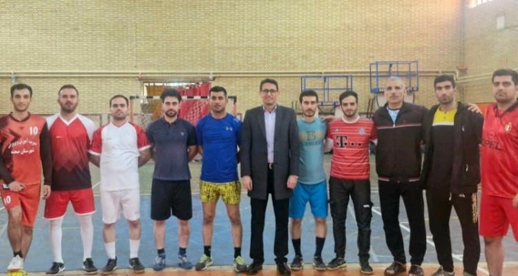 تیم دبیرستان آیت الله طباطبایی صحنه قهرمان مسابقات فوتسال فرهنگیان شد