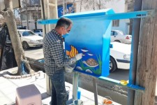 رنگ آمیزی المان ها و مبلمان پارکی در سطح شهر صحنه انجام شد