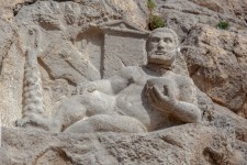 هرسین قلب تاریخ با مجموعه ای از اماکن طبیعی و تاریخی