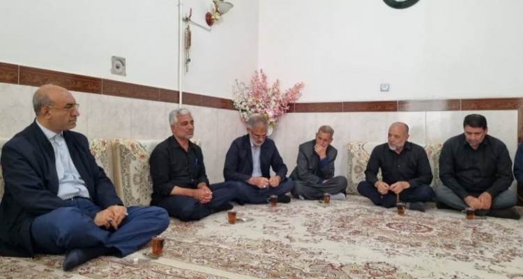 حضور استاندار کرمانشاه در منزل شهدای حملات رژیم صهیونیستی در صحنه