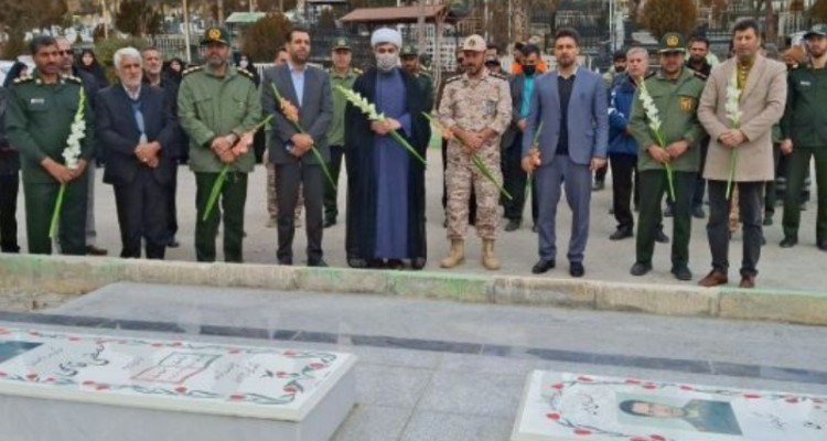 غبارروبی مزار شهدای صحنه در هفته مقاومت