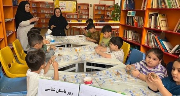 باستان‌شناسان کوچک، روایت میراث برای کودکان در صحنه