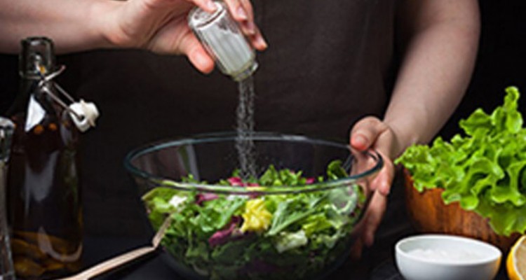 کاهش یک گرم نمک در روز ریسک بیماری قلبی را کاهش می دهد