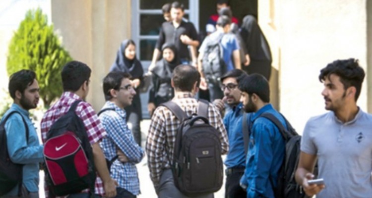 در جامعه امروز باید از جوانان جهادی الگو گرفت