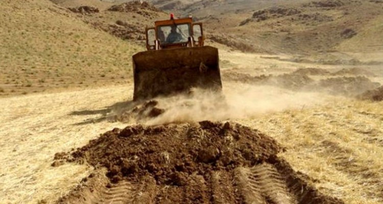 رفع تصرف 675 مترمربع از اراضی ملی در پلاک آهنگران شهرستان صحنه