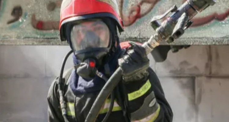 اتش سوزی در ساختمان ۹ طبقه در کرمانشاه/۱۹ نفر نجات یافتند