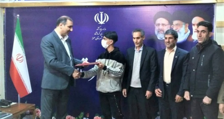 تجلیل از ورزشکار ایثارگر شهرستان صحنه صورت گرفت