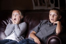 فیلم های خشن چه تاثیری بر روی کودکان میگذارند؟ / راهکاریی برای والدین