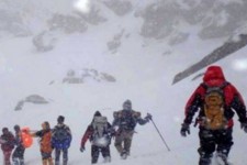۳ کوهنورد گرفتار در کوه امروله شهرستان صحنه نجات یافتند