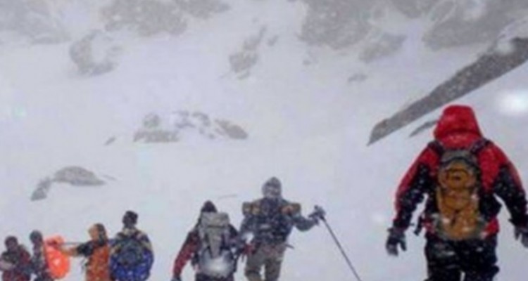 ۳ کوهنورد گرفتار در کوه امروله شهرستان صحنه نجات یافتند