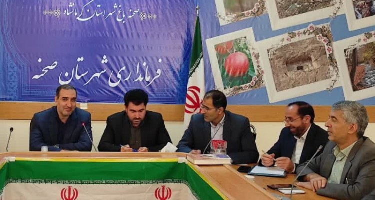 طرح پیاده روی همگانی با شعار اعتیاد دشمن زندگی و خانواده در صحنه اجرا می شود