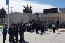 تجمع اهالی روستای «کنگرشاه» مقابل استانداری کرمانشاه