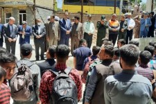 اعزام بیش از۲۰۰ زائر صحنه ای به مرقد امام راحل(ره)