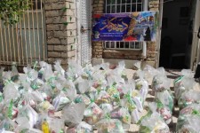 ۱۰۰ بسته غذایی به ارزش ۴۰۰میلیون ریال بین نیازمندان شهرستان صحنه توزیع شد