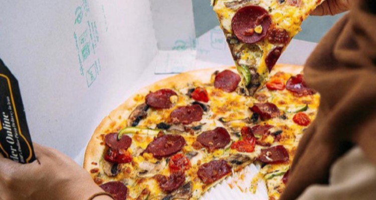 چرا باید کمتر پیتزا بخوریم