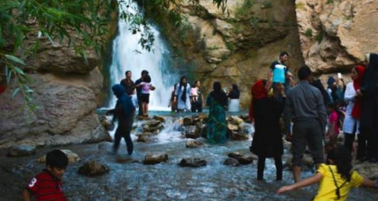 دمای هوای صحنه خنک تر می شود