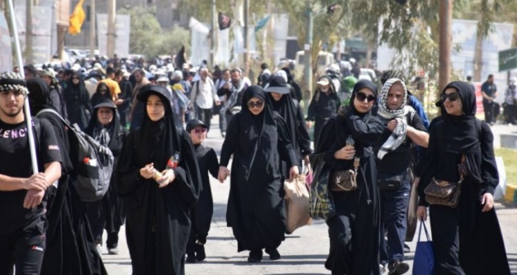 اینجا همه به عشق حسین قدم برمی‌دارند