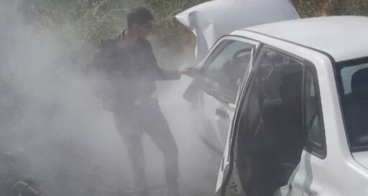 اطفای حریق خودروی زائران اربعین در صحنه