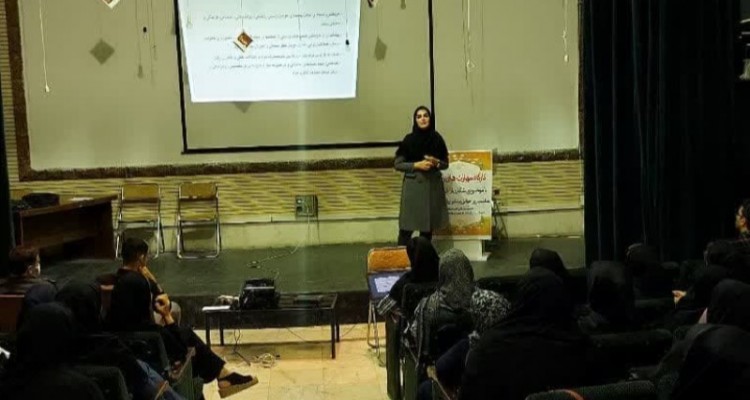 کارگاه مهارتهاتی زندگی با موضوع پیشگیری از خودکشی در صحنه برگزار شد