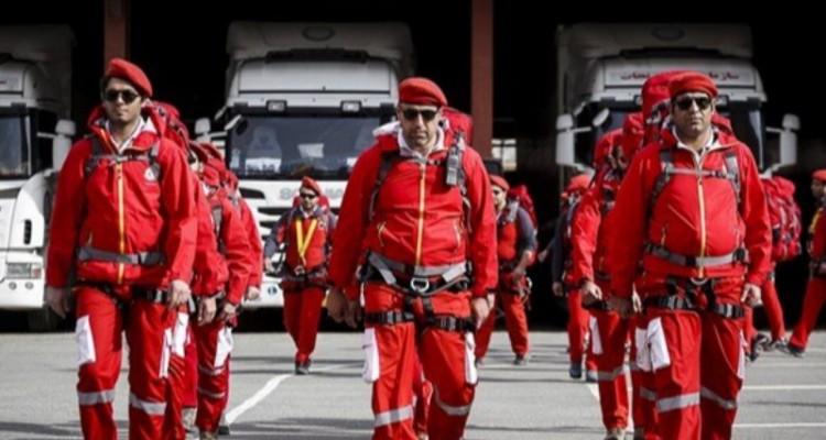 نجات ۲ مرد گرفتار در کوه‌های صحنه پس از ۹ ساعت تلاش نجاتگران