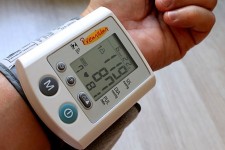 چگونه بهترین دستگاه فشار خون دیجیتالی را در بازار ایران انتخاب کنیم؟