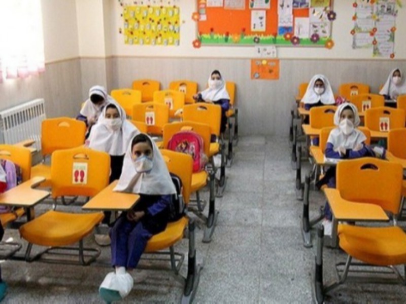 اولیای مدارس در انتظار تصمیم ستاد کرونا برای تداوم برگزاری حضوری کلاس‌ها