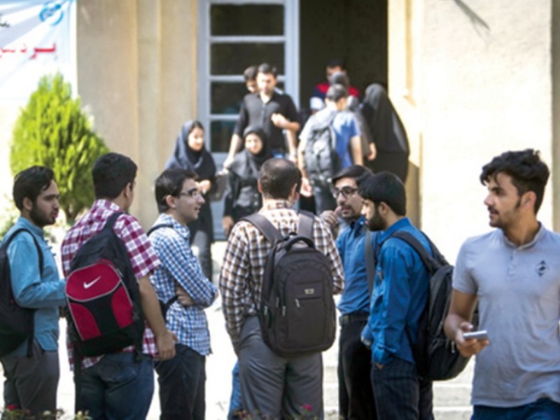 در جامعه امروز باید از جوانان جهادی الگو گرفت