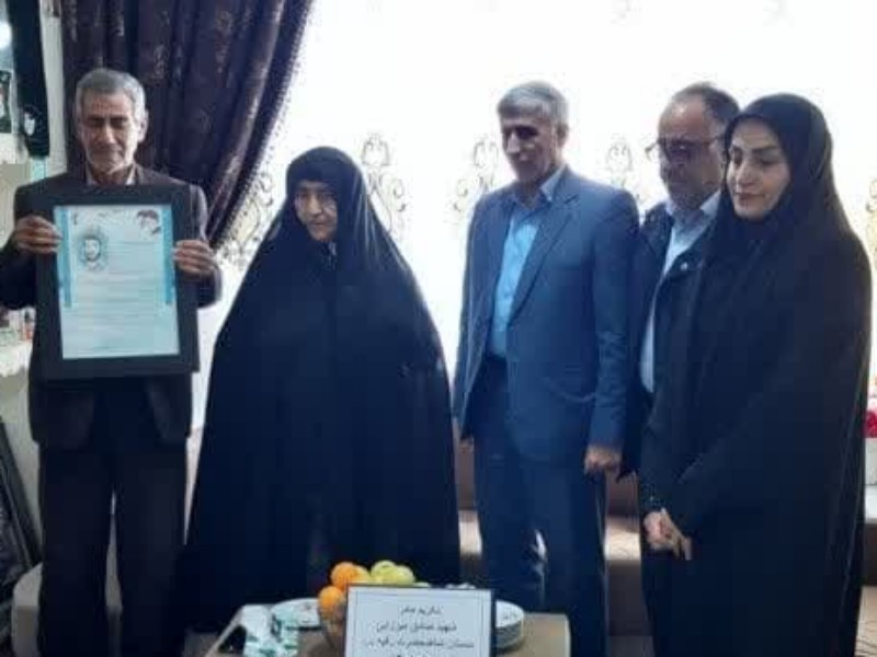 مادران و همسران شهدا دین خود را به نظام و انقلاب ادا کرده اند