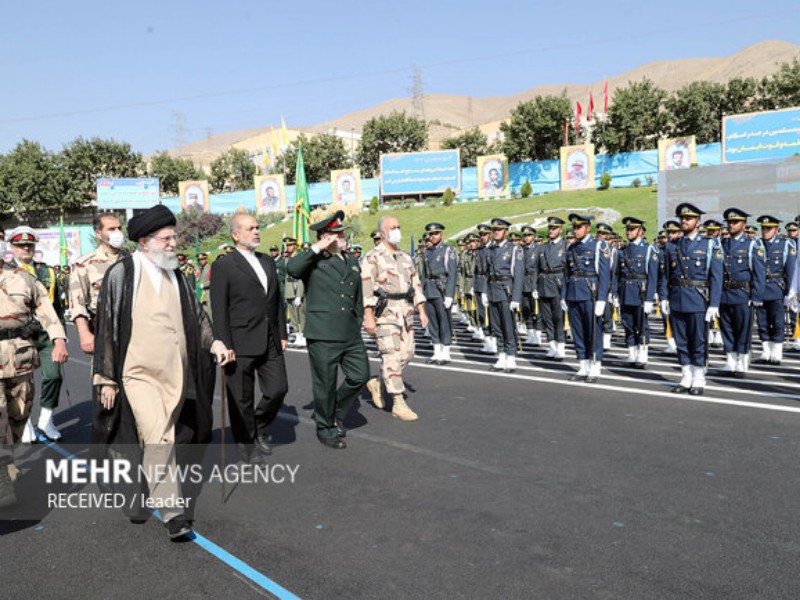 فرماندهان نیروهای مسلح با فرمانده معظم کل قوا تجدید بیعت کردند