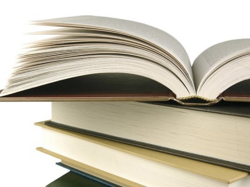 فاطمه خزایی از صحنه به عنوان کتابخوان برتر استان معرفی شد