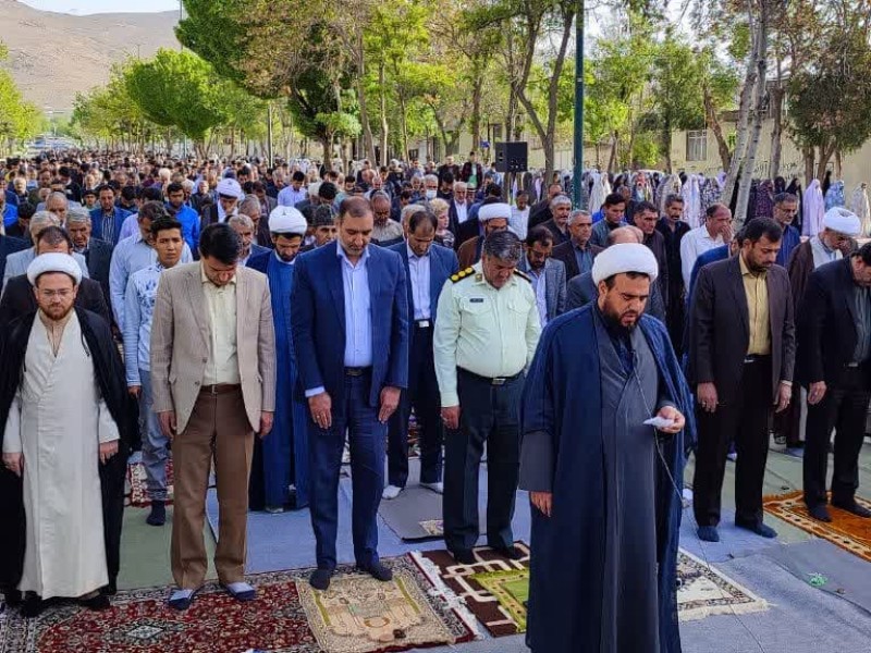 نماز عید سعید فطر در شهرستان صحنه اقامه شد نماز عید سعید فطر در شهرستان صحنه اقامه شد