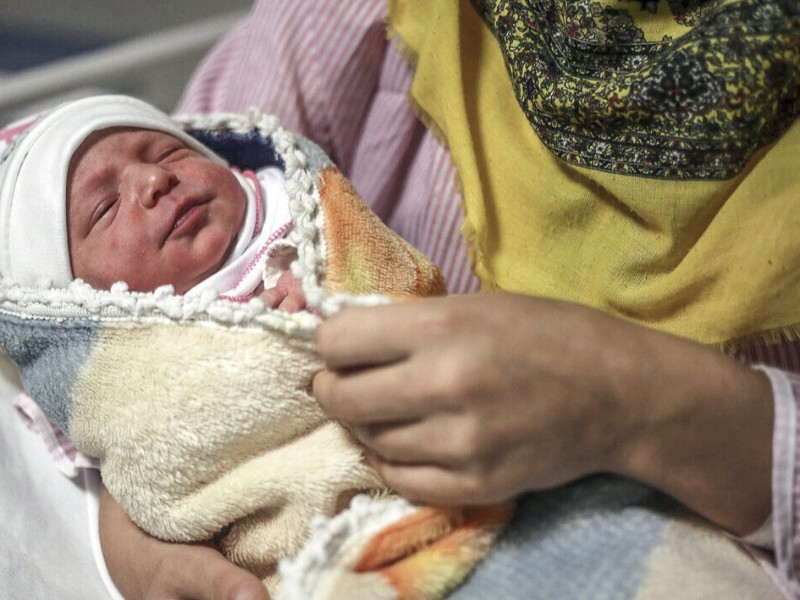 کرمانشاه سال گذشته شاهد ۲۴ هزار تولد و ۱۲ هزار فوت بود کرمانشاه سال گذشته شاهد ۲۴ هزار تولد و ۱۲ هزار فوت بود