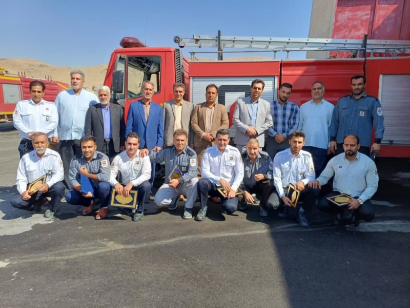 مراسم گرامیداشت روز آتش نشانی و ایمنی در صحنه برگزار شد مراسم گرامیداشت روز آتش نشانی و ایمنی در صحنه برگزار شد