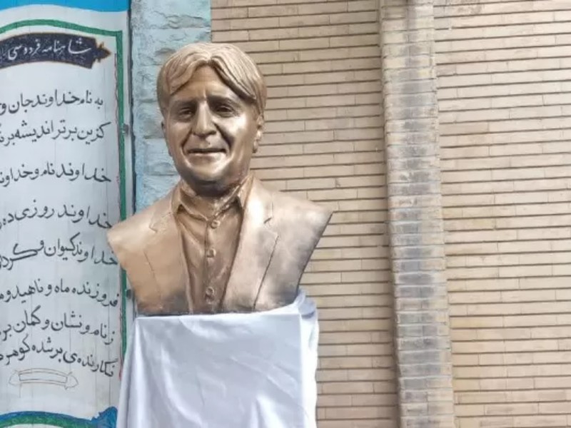 رونمایی از سردیس احمد عزیزی شاعر کرمانشاهی