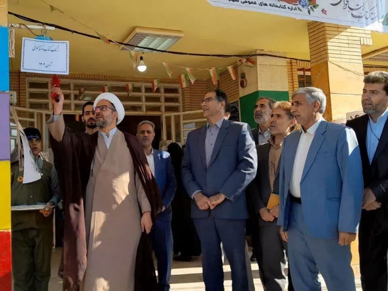 زنگ گرامیداشت هفته کتاب و کتابخوانی درصحنه نواخته شد