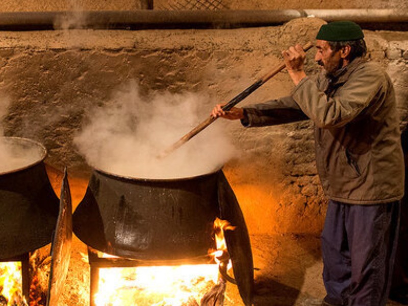 تدوین پرونده ثبت ملی آیین «هلیسه پزان» روستای کنگرشاه صحنه