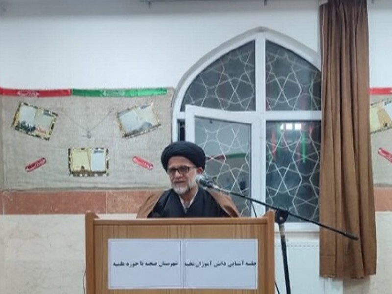 دانش‌آموزان نخبه شهرستان صحنه با محیط و شرایط حوزه علمیه آشنا شدند+ عکس