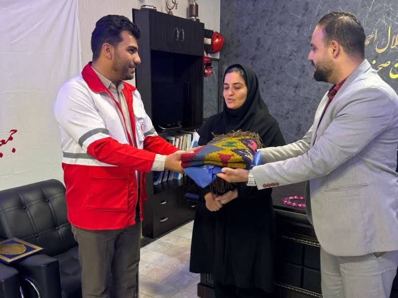 جمعی از مسئولین شهرستان با کارکنان جمعیت هلال احمر صحنهدیدار کردند