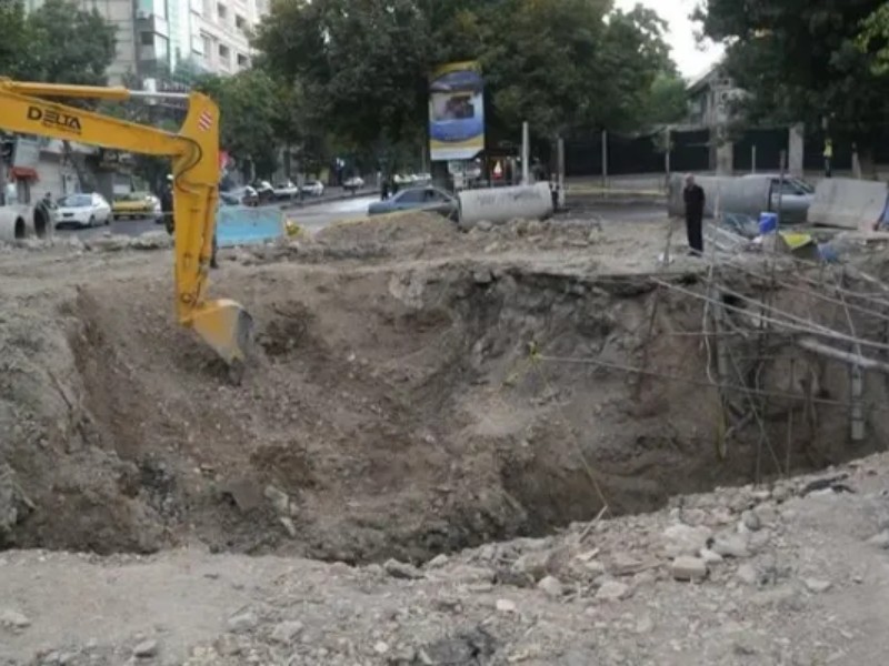 گرفتگی فاضلاب رودخانه آبشوران کرمانشاه رفع شد