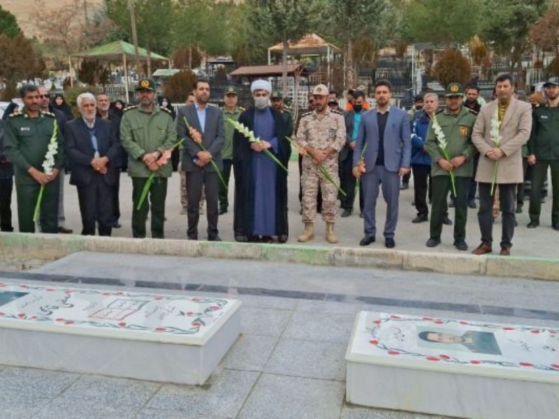 غبارروبی مزار شهدای صحنه در هفته مقاومت