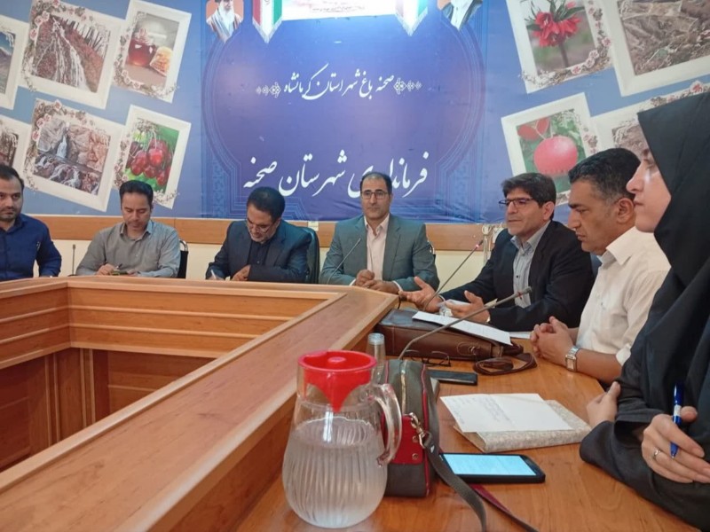 نشست صمیمی رئیس دانشگاه آزاد اسلامی واحد صحنه با دهیاران این شهرستان برگزار شد / دانشگاه ظرفیتی قوی برای توسعه روستاها