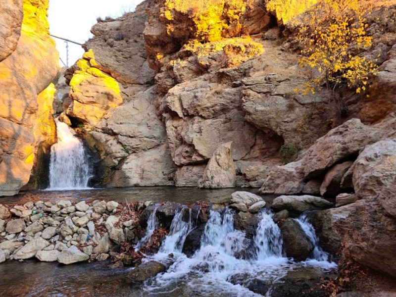 آبشار دربند صحنه